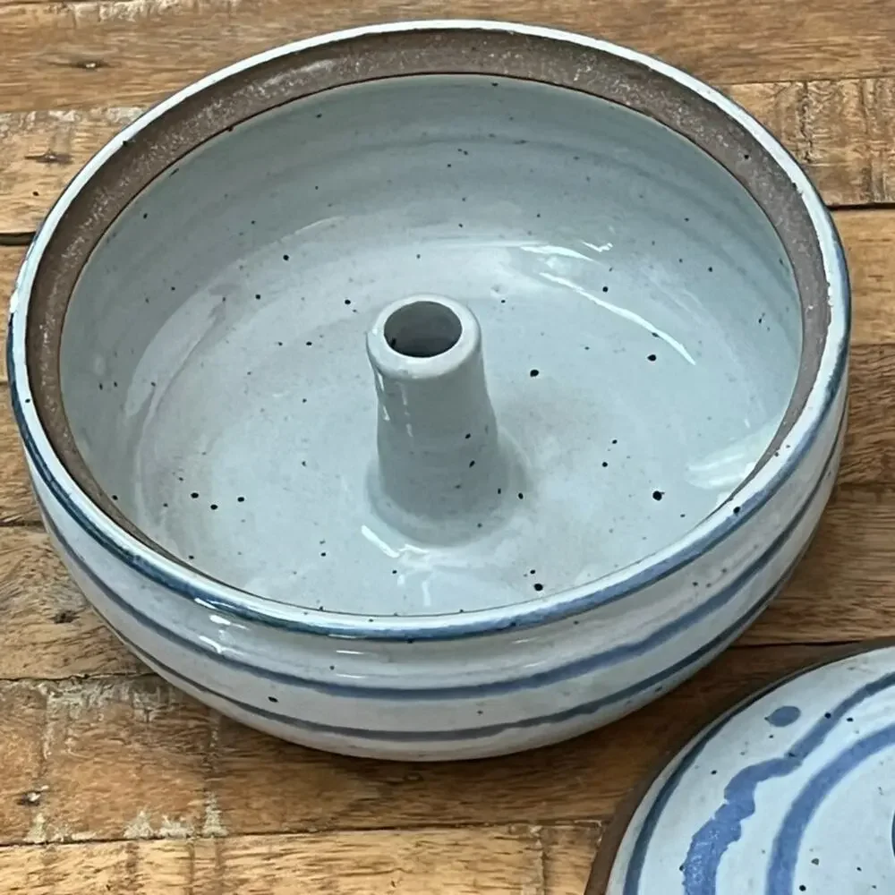 Vintage Handmade Stoneware Bundt Cake Pan Bakeware 7.75